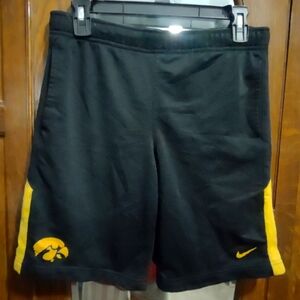 Nike Dri-fit Iowa Buckeyes boys shorts M